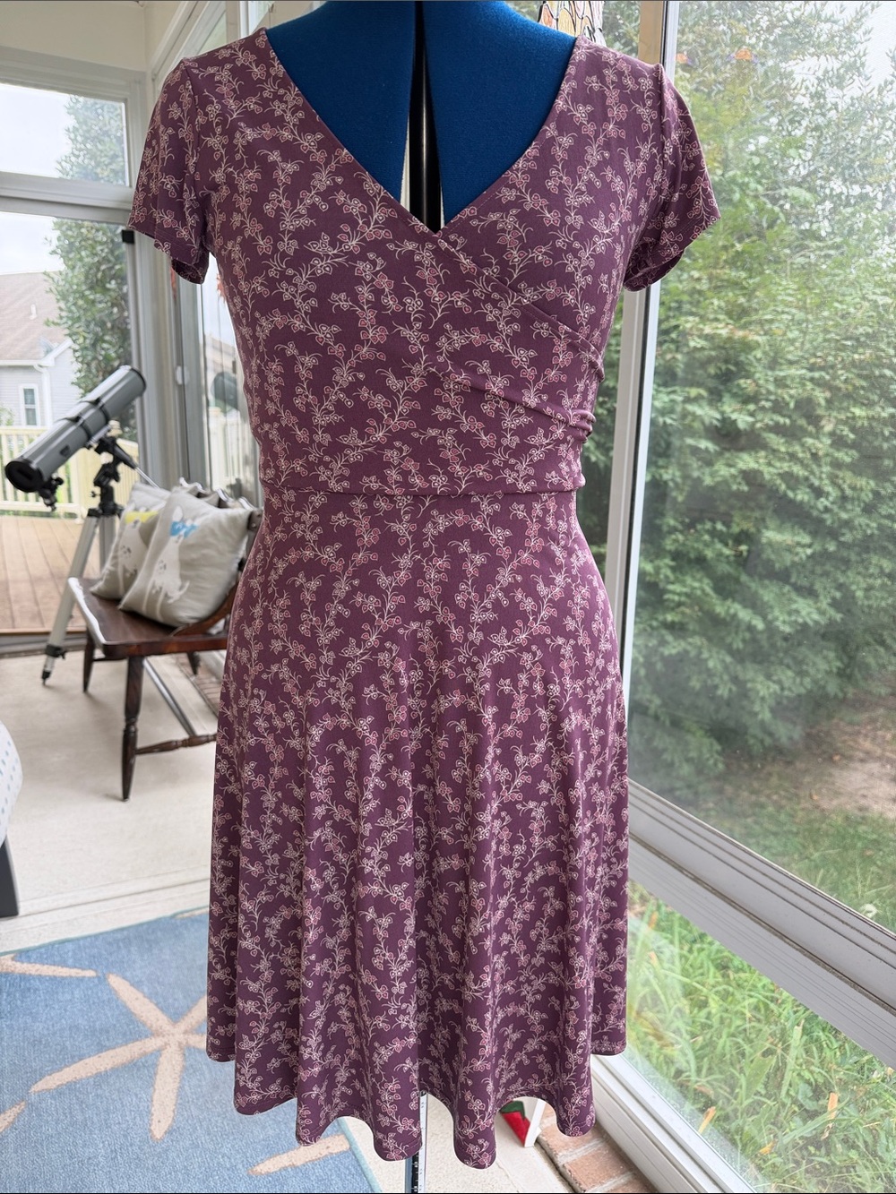 Kaileigh size S Plum Floral V-Neck Short Sleeve Fit & Flare Dress